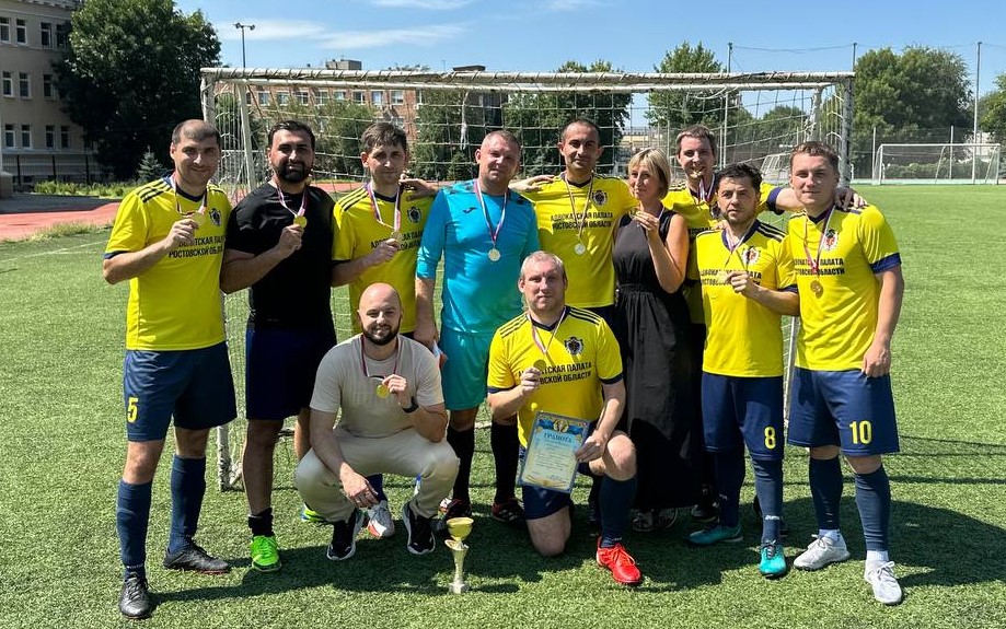 Футбольная команда АПРО  отметила День физкультурника победой в турнире по мини-футболу